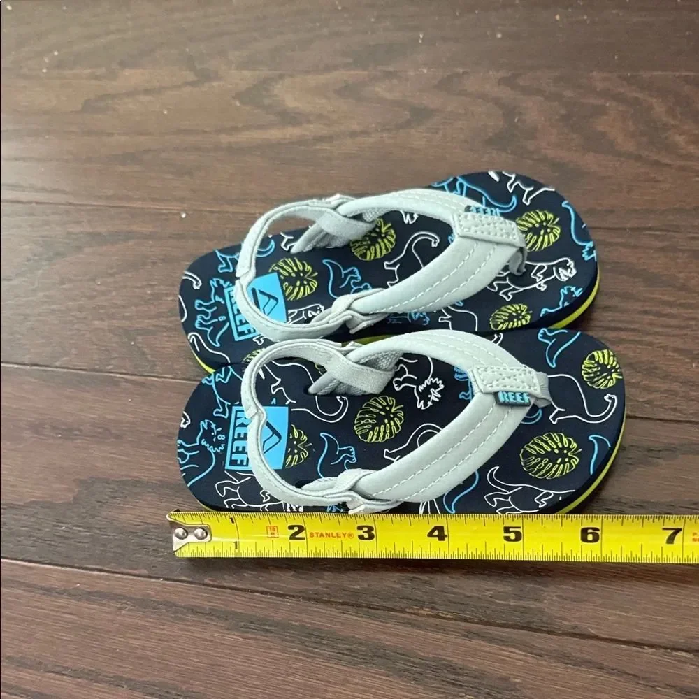 NWOB Reef Kids Dinosaur Print Flip Flops Sandals Size 8